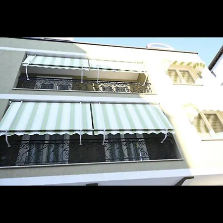 Διαμέρισμα House